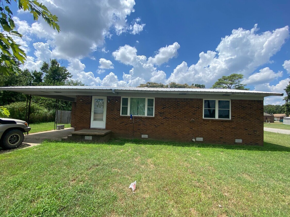 Primary Photo - Nice 2bed/1bath home in Portia!!!