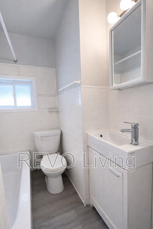 Photo du bâtiment - 49 Berryman Ave