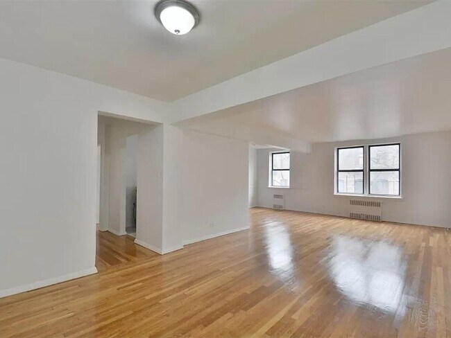 Foto del edificio - 2420 Morris Ave