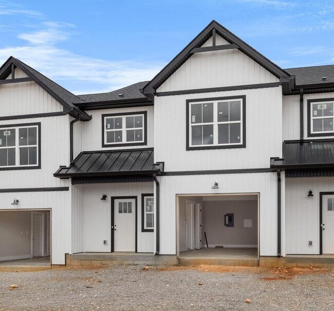 Building Photo - 166 Sango Dr