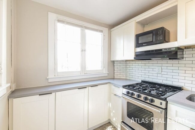 Building Photo - 65 Sherman St