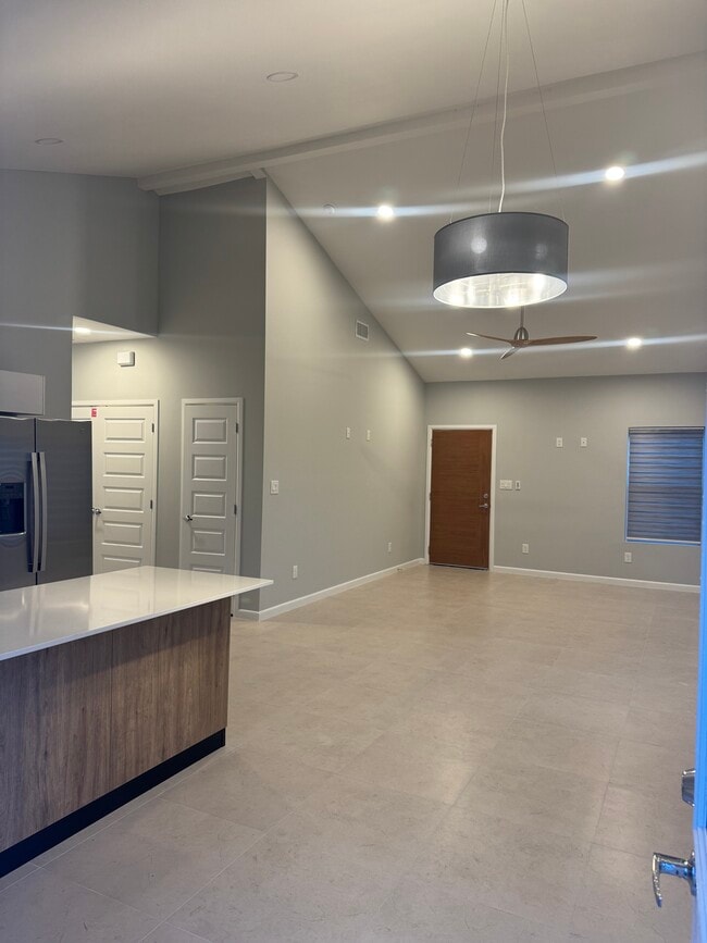 Building Photo - 608 Oriole Rd