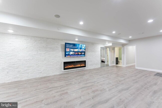 Building Photo - 12 Fieldflower Dr
