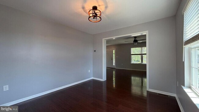 Foto del edificio - 1334 Easton Rd