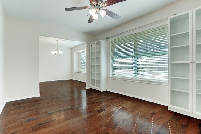 Building Photo - 909 Merriman Ct