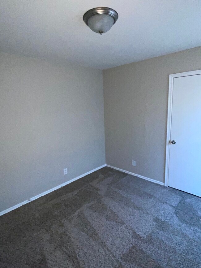 Foto del edificio - 10702 N 146th E Ave