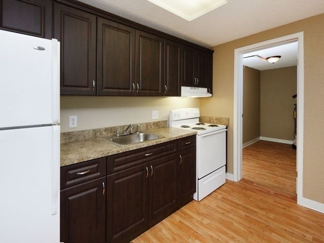 One bedroom - updated kitchen - Shadowood Apartments