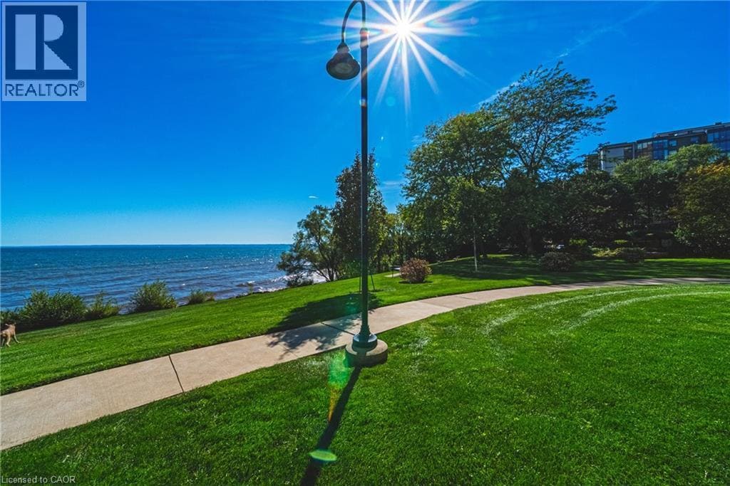 Photo principale - 5250 Lakeshore Rd.