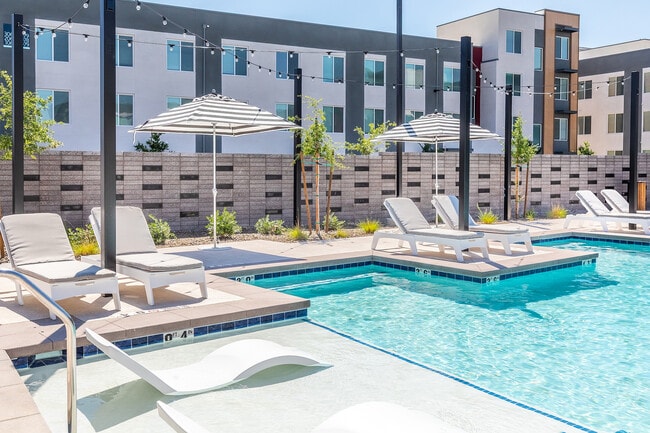 Piscina - Birchway Tropicana