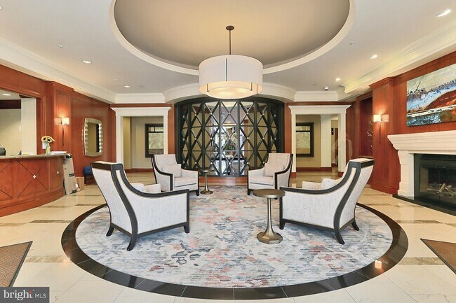 Foto del edificio - 8220 Crestwood Heights Dr