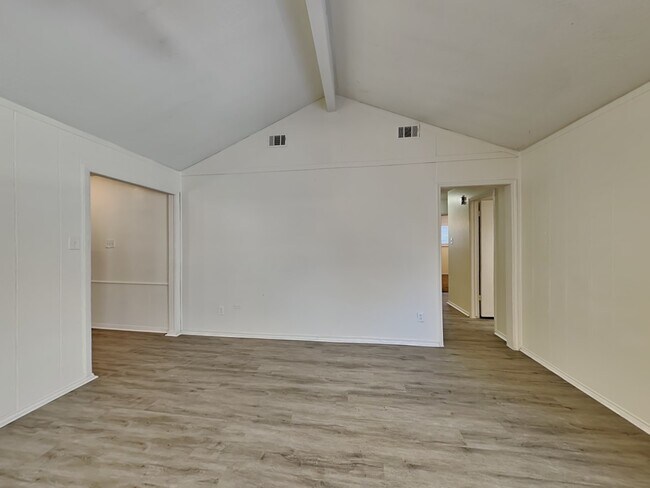 Foto del edificio - 4034 Broken Elm Dr