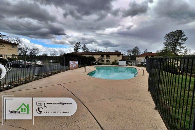 Building Photo - 333 Boulder Creek Dr