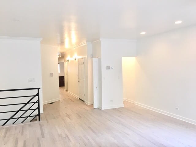 Building Photo - 6720 S Ridgeland Ave