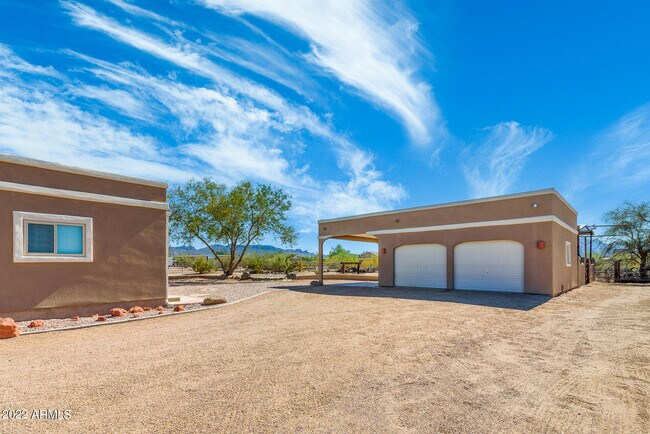 Building Photo - 655 N Merrill Rd