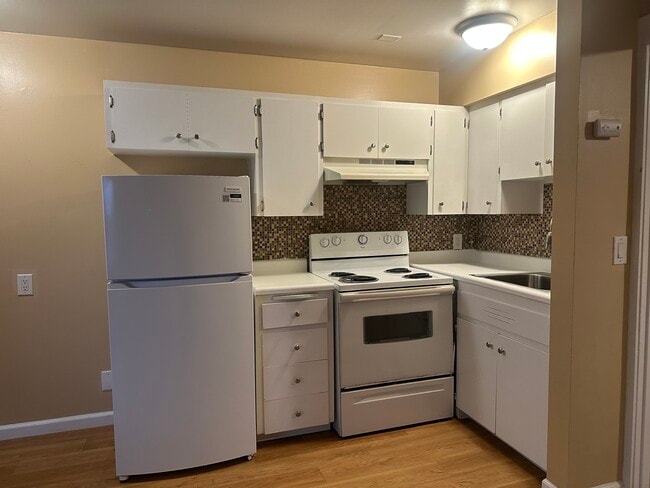 Building Photo - Lake City Apartments