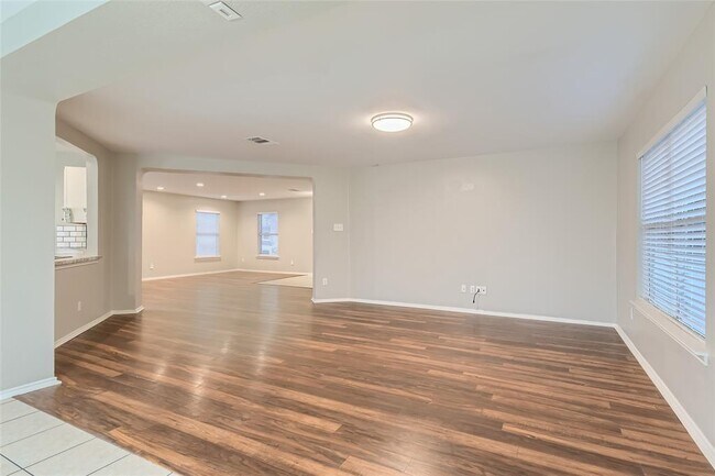Building Photo - 304 Edgewood Cove
