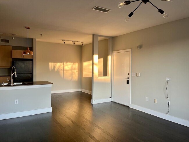 Foto del edificio - 4414 Cedar Springs Rd