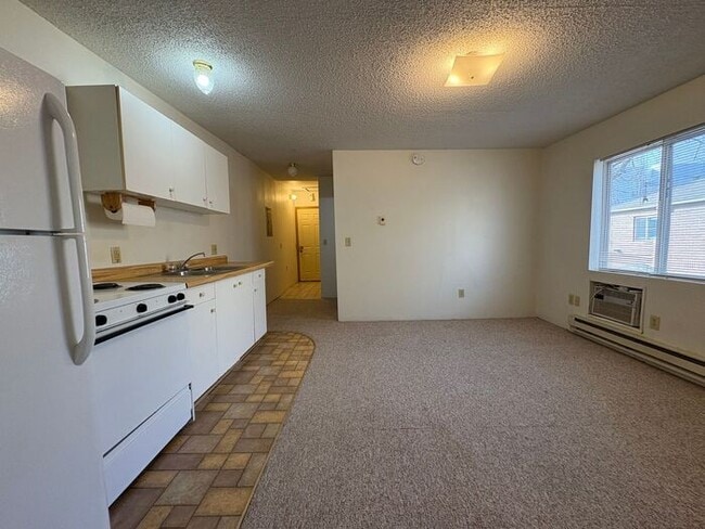 Building Photo - $750 | 1 Bedroom, 1 Bathroom Apartment | Pet Friendly | Available for an Immediate Move In!