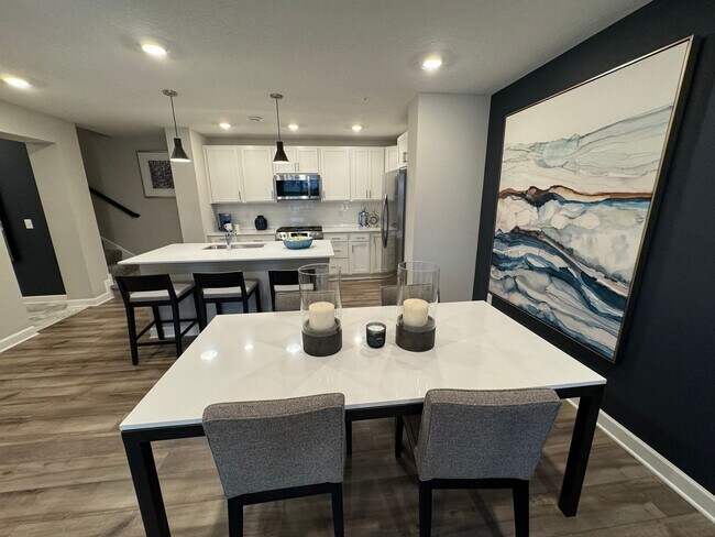 Building Photo - 3BD/ 2BA Townhome in Rosemount Available!