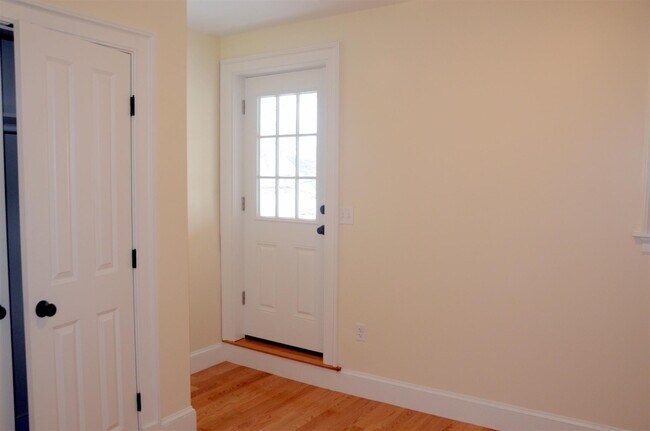 Building Photo - 28 Putnam St