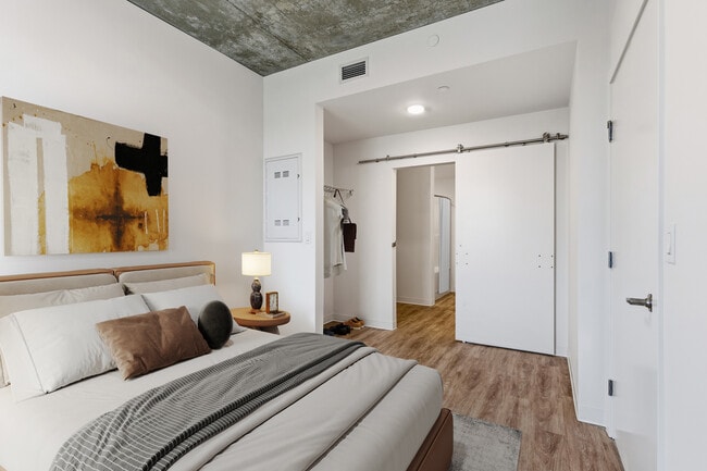 Building Photo - Solara Flats