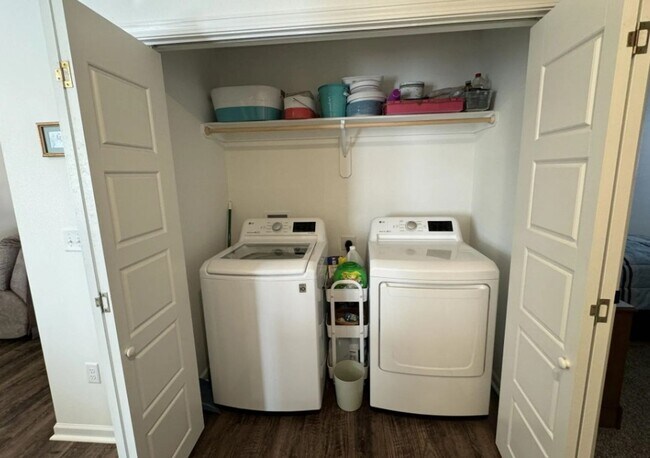 Foto del edificio - COMING SOON: BEAUTIFUL 3 BEDROOM / 2 BATHROOM HOUSE LOCATED IN JOPLIN MO WITH FENCED IN YARD!