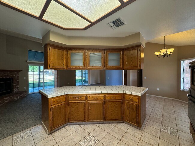 Foto del edificio - Northwest Bakersfield Home
