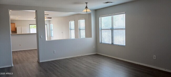Foto del edificio - 4803 N 92nd Ln