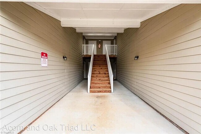 Building Photo - 2 br, 1 bath House - 15 C Meadowood Glen Way