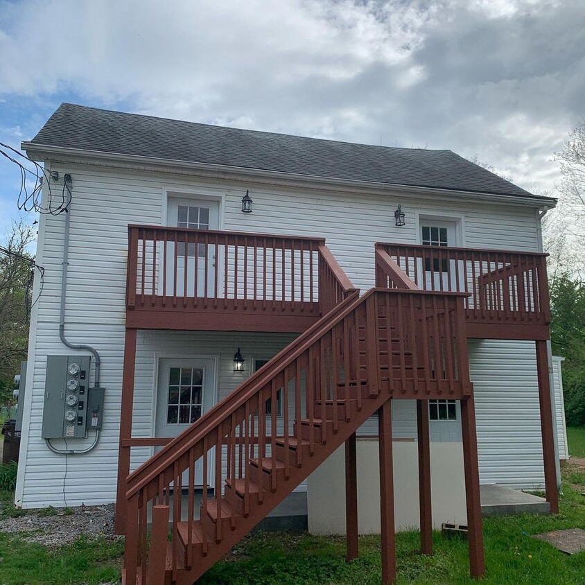Primary Photo - 329 W South St