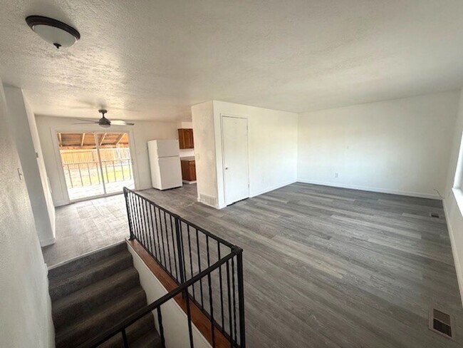 Foto del edificio - 5 bedroom home in Elko