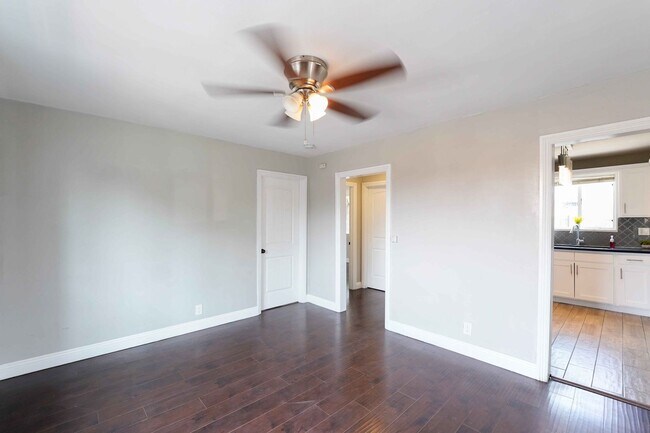 Building Photo - 5610Hoop - L
