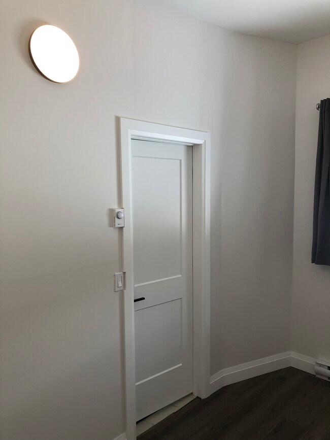 primary bedroom - 111 Jarvis St