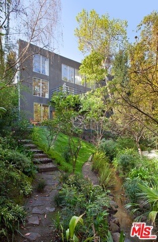 Foto del edificio - 933 Centinela Ave