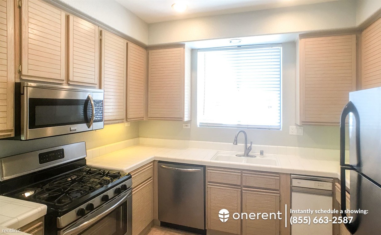 Primary Photo - 1 br, 1 bath Condo - 465 Navaro Way #223 -