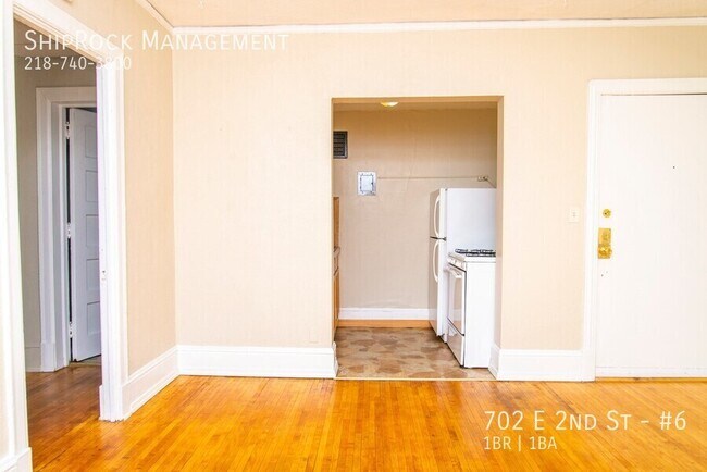 Foto del edificio - 702 E 2nd St