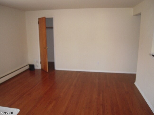 Building Photo - 31 Spring Ave