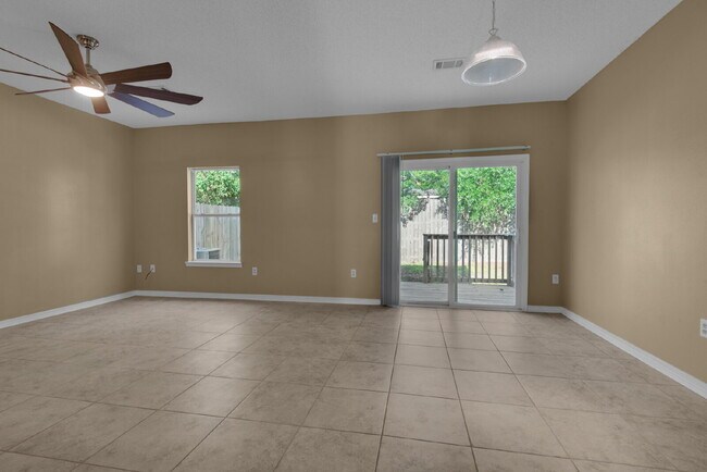 Foto del edificio - "Charming 3-Bed Townhouse Retreat with 2.5...