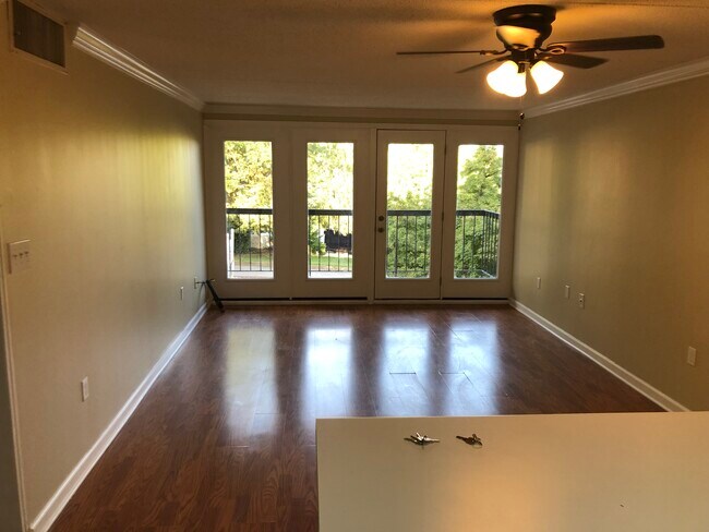 Building Photo - 2749 Sullins St