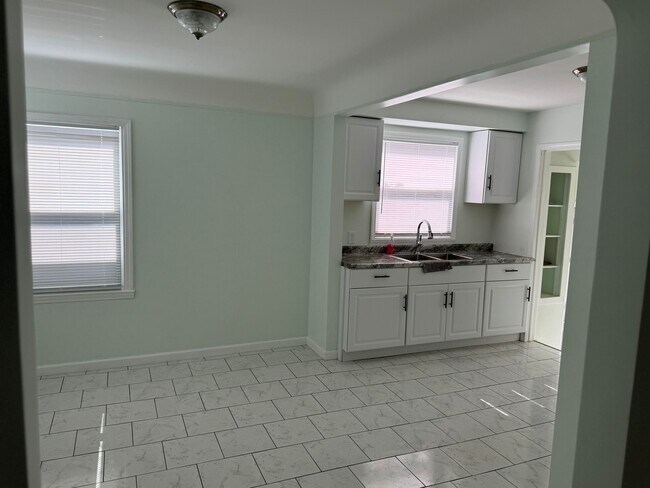 Building Photo - 7611 Beaverland St