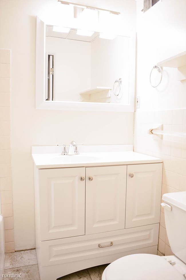 Foto del edificio - 1 br, 1 bath Apartment - University Commons