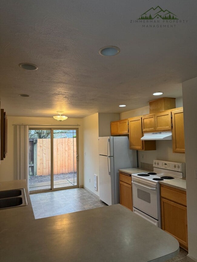 Foto del edificio - Updated 2 Bedroom, 2 bath Duplex in Springfield