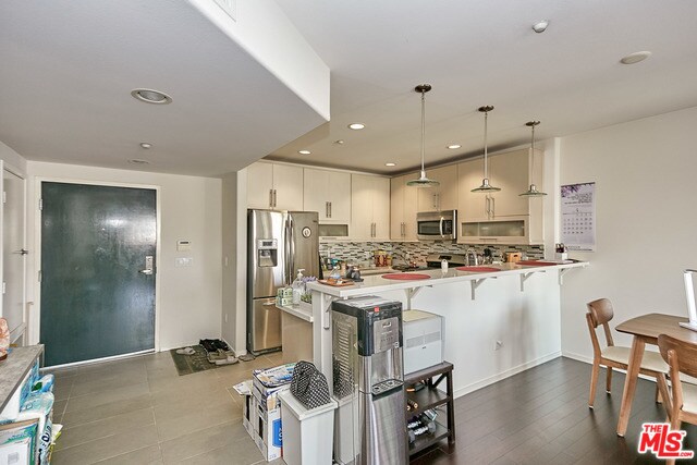 Building Photo - 733 S Manhattan Pl