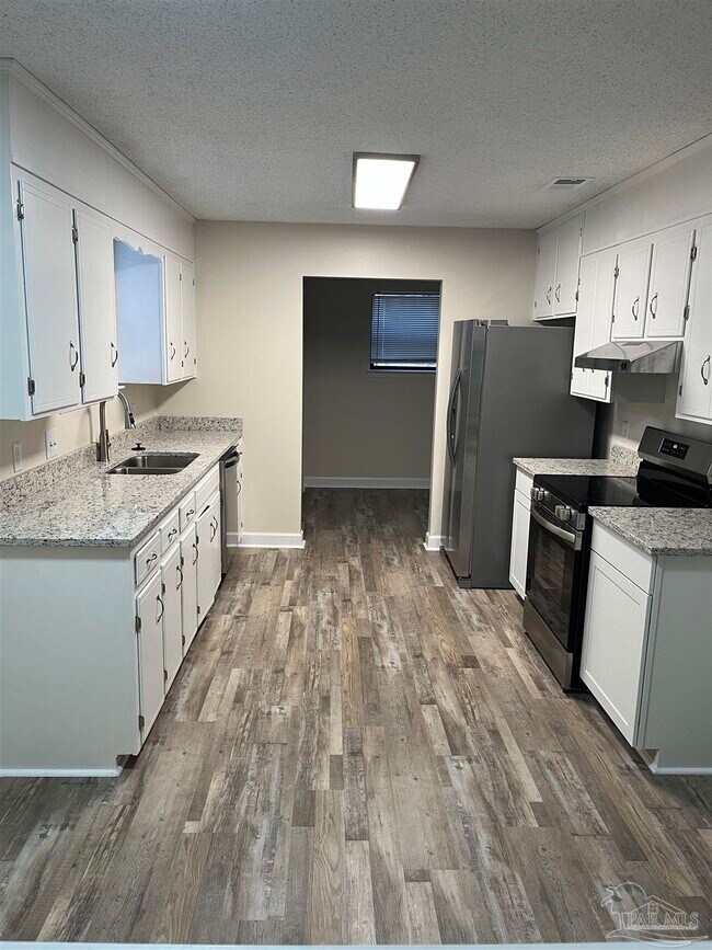 Foto del edificio - 7817 Deborah Dr