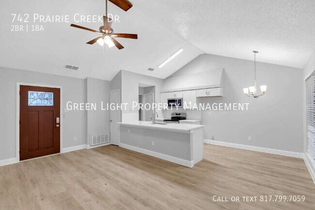 Foto del edificio - 742 Prairie Creek Dr