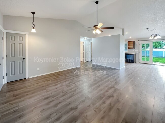 Foto del edificio - 1017 W Edwards Ave