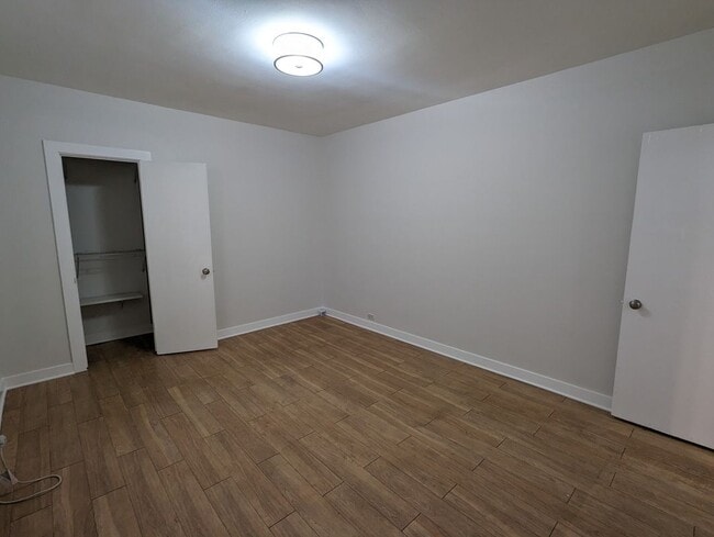 Building Photo - 511 W Belmont Ave
