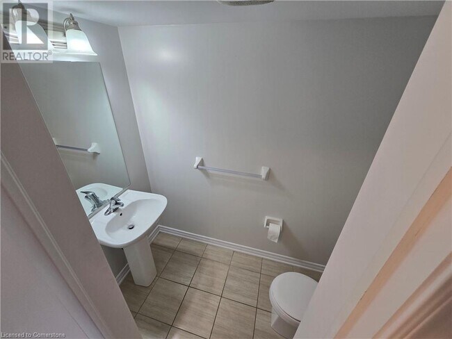 Building Photo - 570 Linden Dr
