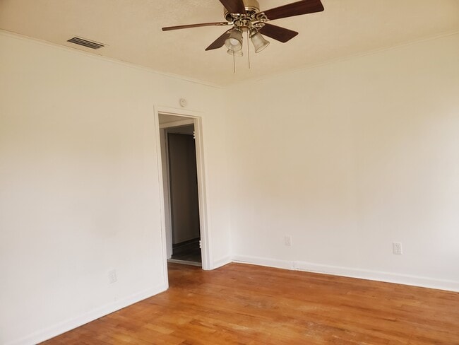 Sala de estar - 905 Ethan Allen St