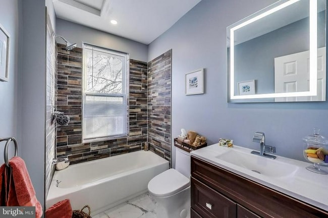 Photo - 517 Columbia Rd NW Townhome